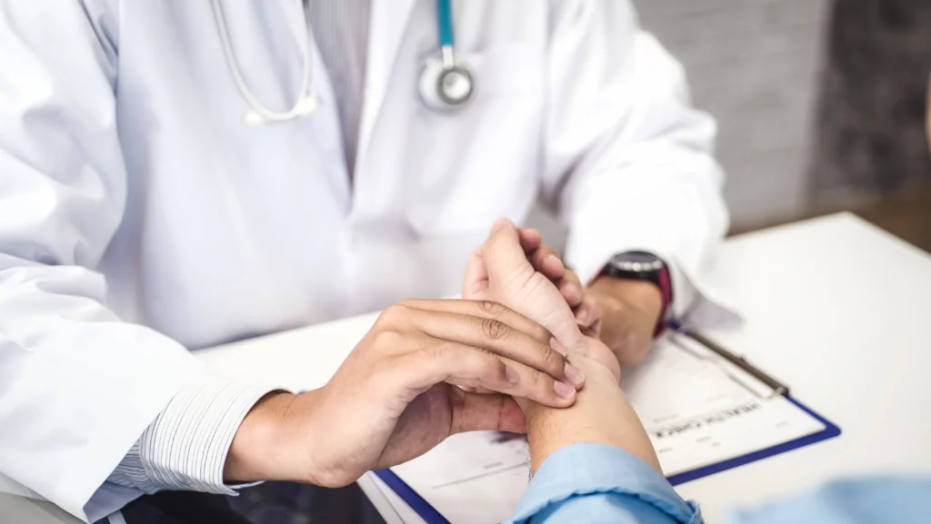 ما أهمية الفحص الطبي للشركات؟